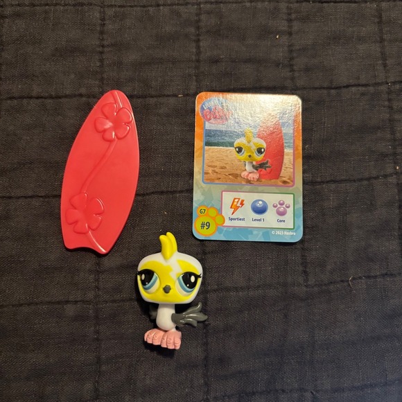 Littlest‎ Pet Shop LPS G7 #9 Surfer Chick Bird Figure Toy Card Surfboard - Picture 1 of 1